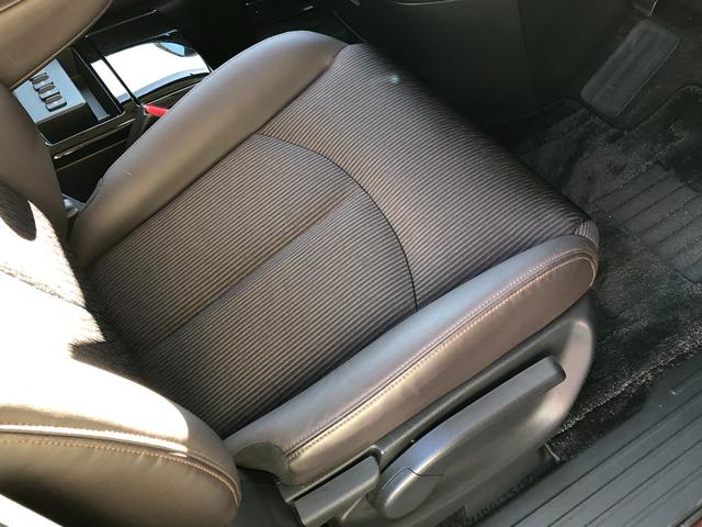 エルグランド ２５０ハイウェイスターＳ　アーバンクロム　純正ナビ／ドラレコ（ナビ連動）／ＥＴＣ／バックカメラ／インテリジェント　アラウンドビューモニター／地デジ／両側パワスラ／クルコン／純正アルミホイール１８インチ／助手席オットマン／プッシュスタート（62枚目）