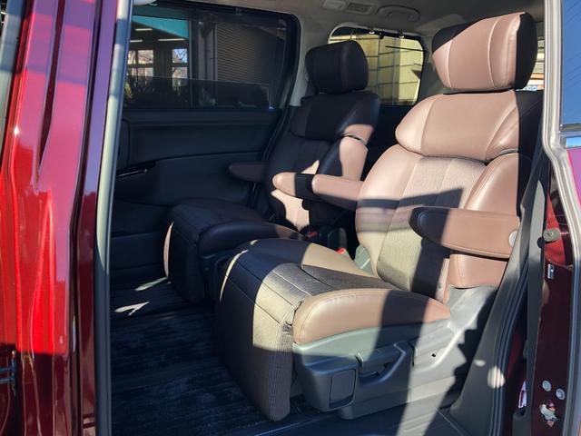 エルグランド ２５０ハイウェイスターＳ　アーバンクロム　純正ナビ／ドラレコ（ナビ連動）／ＥＴＣ／バックカメラ／インテリジェント　アラウンドビューモニター／地デジ／両側パワスラ／クルコン／純正アルミホイール１８インチ／助手席オットマン／プッシュスタート（69枚目）