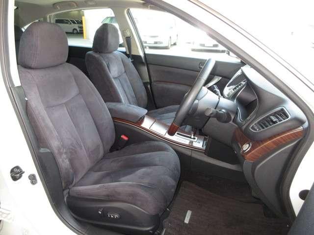 250XL /純正HDDナビ/サンルーフ/ワンオーナー/禁煙車/HIDヘッドライト/ETC/リヤカメラ/レザーハンドル/ステアリングリモコンスイッチ/パワーシート/スマートキー/ビデオインプット/整備記録簿(15枚目)