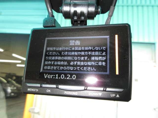 240G /4WD/純正HDDナビ/前後ドラレコ/HIDヘッドライト/リヤカメラ/ETC/禁煙車/運転席パワーシート/ステアリングリモコンスイッチ/オートエアコン/純正アルミホイール/ドアバイザー/オートライト(4枚目)