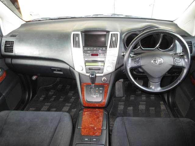 240G /4WD/純正HDDナビ/前後ドラレコ/HIDヘッドライト/リヤカメラ/ETC/禁煙車/運転席パワーシート/ステアリングリモコンスイッチ/オートエアコン/純正アルミホイール/ドアバイザー/オートライト(11枚目)