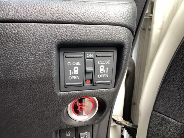 Ｎ－ＢＯＸカスタム ＥＸターボ　禁煙車　ワンオーナー　ホンダセンシング　純正８インチナビ　ミュージックサーバー　Ｂｌｕｅｔｏｏｔｈ　ＵＳＢ　フルセグ　リアカメラ　パドルシフト　シートヒーター　純正前後ドラレコ　両側電動ドア　ＬＥＤ（17枚目）
