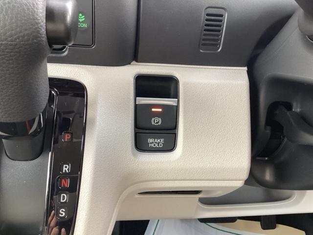 Ｎ－ＢＯＸ ベースグレード　禁煙車　当社元試乗車　ホンダセンシング　純正９インチナビ　ミュージックサーバー　Ｂｌｕｅｔｏｏｔｈ　ＵＳＢ　フルセグ　リアカメラ　ＥＴＣ　助手席側電動ドア　純正フロントドラレコ　カーテンエアバッグ（12枚目）