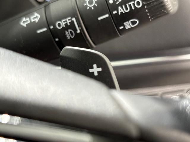 ★パドルシフト★ハンドルにある『＋』と『−』のレバーを指先で操ることで、マニュアル車感覚のシフトチェンジが楽しめるパドルシフトです☆