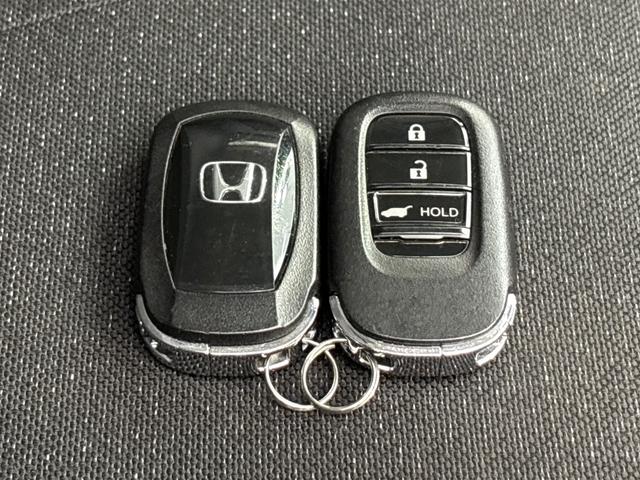 ★スマートキー★キーを携帯しているだけでカギの開け閉めからエンジン始動までできるスマートキー！キーを取り出す必要がないので楽チンです