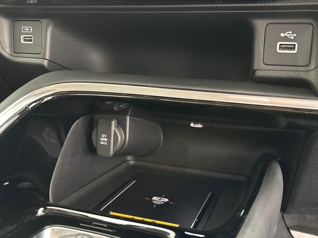 【ワイヤレス充電器】スマートフォンを置くだけで充電可能。ケーブルをつなぐ煩わしさがありません