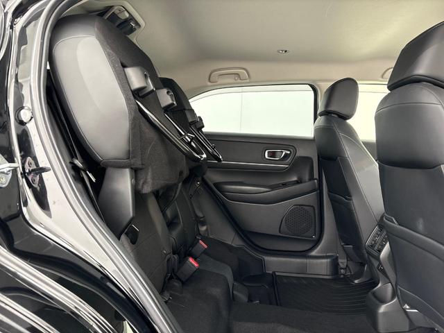 【シートアレンジ】ワン、ツー、スリー♪でシートが床に格納、『もうひとつの荷室』に早変わり！背の高い荷物も積めて、お子様のお着替えも立ったままラクラク行えます☆