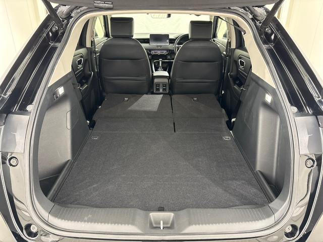 リア席シートを倒せば広い荷室が広がります！