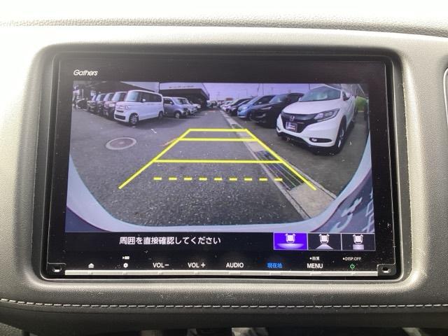 運転が苦手な方も車庫入れラクラクです！ギアをリバースに入れれば自動的にモニターが切り換わりますので、面倒な操作は不要です。狭い駐車場もお車を傷つけず安心です！