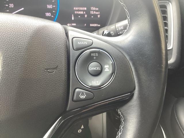 Ｈｏｎｄａセンシングの機能のひとつ、アダプティブクルーズコントロール付！アクセルから足を離しても設定したスピードと前車との車間を保ち走行してくれます！車線維持もアシスト☆高速道路で疲労軽減ですね☆