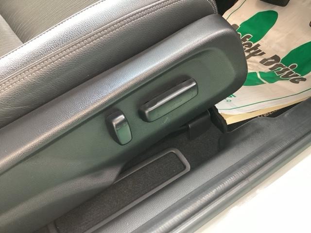 運転席、助手席はパワーシートです！