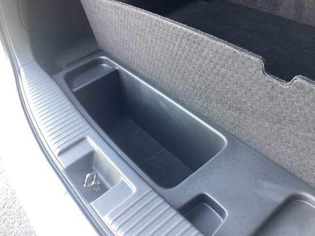 トランクルーム下部の収納スペースです。便利ですよ！