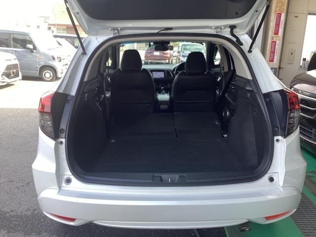 ☆リアシート背もたれを倒せば、ご覧の広さのカーゴスペースを確保出来ます☆