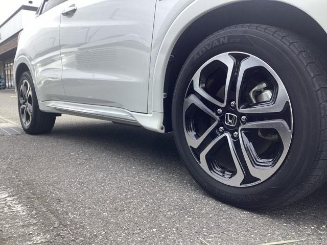 高品質でデザインにも優れている純正アルミホイールです。足元を一層引き締めます。