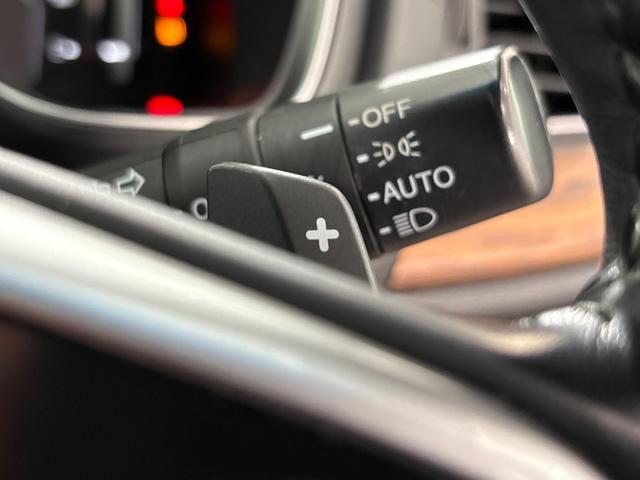 ★パドルシフト★ハンドルにある『＋』と『−』のレバーを指先で操ることで、マニュアル車感覚のシフトチェンジが楽しめるパドルシフトです☆