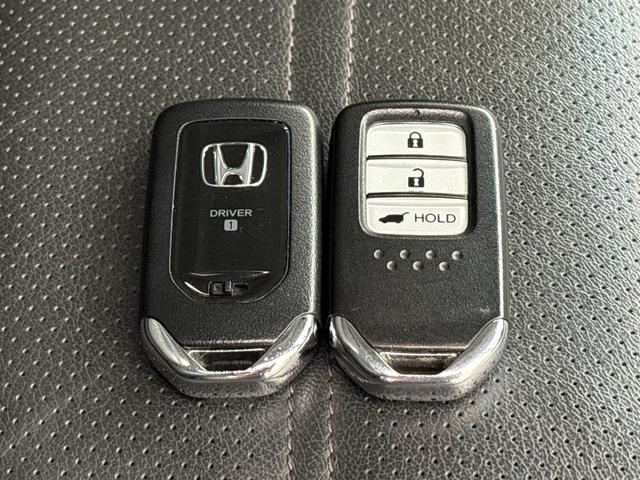 ★スマートキー★キーを携帯しているだけでカギの開け閉めからエンジン始動までできるスマートキー！キーを取り出す必要がないので楽チンです