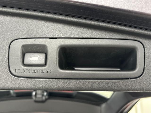 ハンズフリーアクセスパワーテールゲートも付いています！