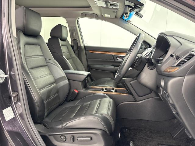 ★フロントシート★自然な姿勢のままでいられるシートが、運転しやすさと疲れにくさを感じさせてくれるはずです♪