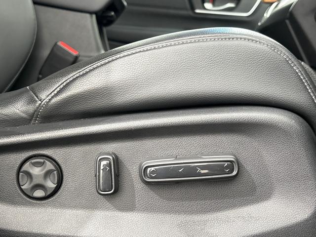 ★パワーシート★シートポジションの設定が電動でスマートに行えるパワーシートです☆