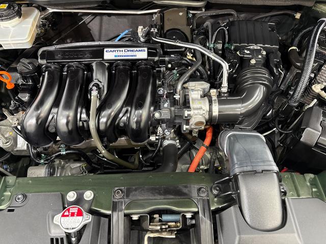 ヴェゼル ハイブリッドＺ　ワンオーナー　点検パック当社実施済み　純正ナビ　Ｂｌｕｅｔｏｏｔｈ　ＵＳＢ　フルセグ　リアカメラ　ＥＴＣ　衝突被害軽減ブレーキ　カーテンエアバッグ　シートヒーター　ＬＥＤ　純正１７インチアルミホイール（3枚目）