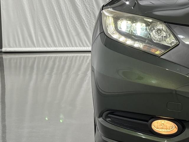 ヴェゼル ハイブリッドＺ　ワンオーナー　点検パック当社実施済み　純正ナビ　Ｂｌｕｅｔｏｏｔｈ　ＵＳＢ　フルセグ　リアカメラ　ＥＴＣ　衝突被害軽減ブレーキ　カーテンエアバッグ　シートヒーター　ＬＥＤ　純正１７インチアルミホイール（5枚目）