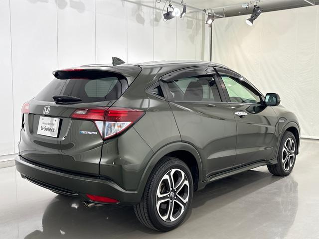 ヴェゼル ハイブリッドＺ　ワンオーナー　点検パック当社実施済み　純正ナビ　Ｂｌｕｅｔｏｏｔｈ　ＵＳＢ　フルセグ　リアカメラ　ＥＴＣ　衝突被害軽減ブレーキ　カーテンエアバッグ　シートヒーター　ＬＥＤ　純正１７インチアルミホイール（9枚目）