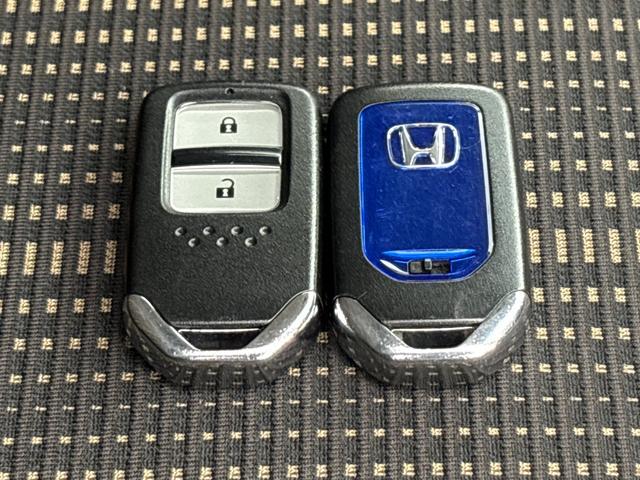 ヴェゼル ハイブリッドＺ　ワンオーナー　点検パック当社実施済み　純正ナビ　Ｂｌｕｅｔｏｏｔｈ　ＵＳＢ　フルセグ　リアカメラ　ＥＴＣ　衝突被害軽減ブレーキ　カーテンエアバッグ　シートヒーター　ＬＥＤ　純正１７インチアルミホイール（22枚目）