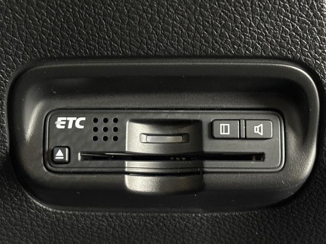 ヴェゼル ハイブリッドＺ　ワンオーナー　点検パック当社実施済み　純正ナビ　Ｂｌｕｅｔｏｏｔｈ　ＵＳＢ　フルセグ　リアカメラ　ＥＴＣ　衝突被害軽減ブレーキ　カーテンエアバッグ　シートヒーター　ＬＥＤ　純正１７インチアルミホイール（23枚目）