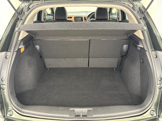 ヴェゼル ハイブリッドＺ　ワンオーナー　点検パック当社実施済み　純正ナビ　Ｂｌｕｅｔｏｏｔｈ　ＵＳＢ　フルセグ　リアカメラ　ＥＴＣ　衝突被害軽減ブレーキ　カーテンエアバッグ　シートヒーター　ＬＥＤ　純正１７インチアルミホイール（39枚目）