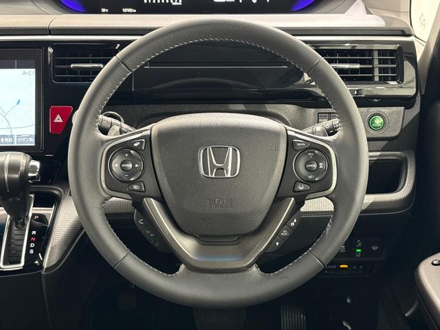 ステップワゴンスパーダ スパーダホンダセンシング　ワンオーナー　点検パック当社実施済み　４ＷＤ　純正１０インチナビ　ミュージックサーバー　Ｂｌｕｅｔｏｏｔｈ　ＵＳＢ　フルセグ　リアカメラ　ＥＴＣ２．０　純正前後ドラレコ　両側電動ドア　ＬＥＤ　ナビＴＶ（17枚目）