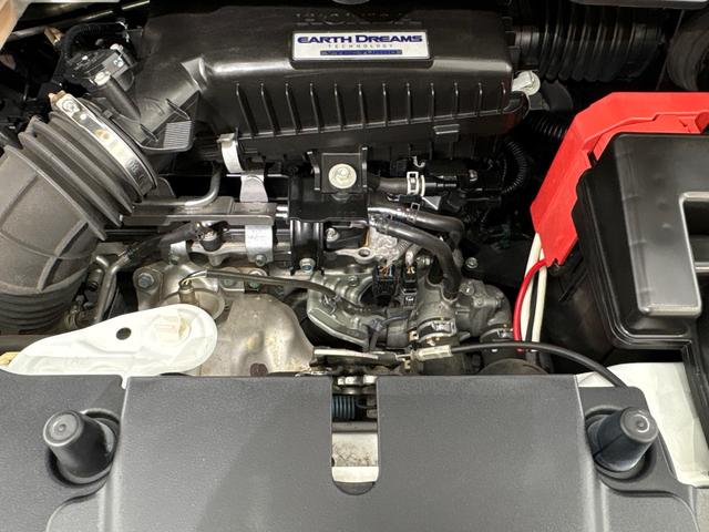 ステップワゴンスパーダ スパーダ・クールスピリットホンダセンシング　禁煙車　ワンオーナー　純正９インチナビ　後席モニター　ミュージックサーバー　Ｂｌｕｅｔｏｏｔｈ　ＵＳＢ　フルセグ　マルチビューカメラ　ＥＴＣ　シートヒーター　両側電動ドア　ＬＥＤ　純正１７インチアルミ（6枚目）