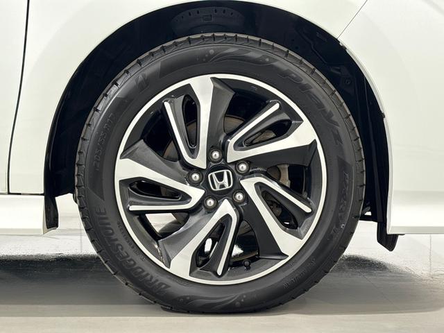 ステップワゴンスパーダ スパーダ・クールスピリットホンダセンシング　禁煙車　ワンオーナー　純正９インチナビ　後席モニター　ミュージックサーバー　Ｂｌｕｅｔｏｏｔｈ　ＵＳＢ　フルセグ　マルチビューカメラ　ＥＴＣ　シートヒーター　両側電動ドア　ＬＥＤ　純正１７インチアルミ（16枚目）