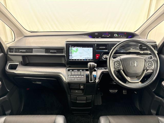 ステップワゴンスパーダ スパーダ・クールスピリットホンダセンシング　禁煙車　ワンオーナー　純正９インチナビ　後席モニター　ミュージックサーバー　Ｂｌｕｅｔｏｏｔｈ　ＵＳＢ　フルセグ　マルチビューカメラ　ＥＴＣ　シートヒーター　両側電動ドア　ＬＥＤ　純正１７インチアルミ（17枚目）