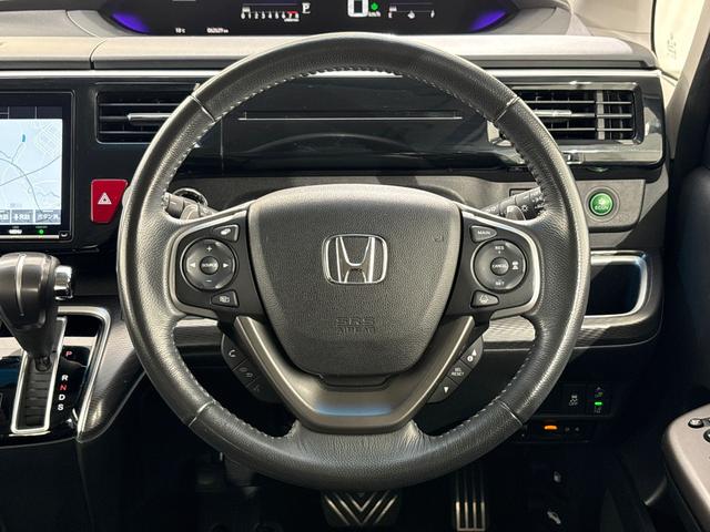 ステップワゴンスパーダ スパーダ・クールスピリットホンダセンシング　禁煙車　ワンオーナー　純正９インチナビ　後席モニター　ミュージックサーバー　Ｂｌｕｅｔｏｏｔｈ　ＵＳＢ　フルセグ　マルチビューカメラ　ＥＴＣ　シートヒーター　両側電動ドア　ＬＥＤ　純正１７インチアルミ（19枚目）