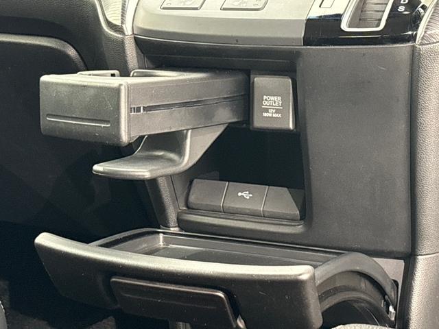 ステップワゴンスパーダ スパーダ・クールスピリットホンダセンシング　禁煙車　ワンオーナー　純正９インチナビ　後席モニター　ミュージックサーバー　Ｂｌｕｅｔｏｏｔｈ　ＵＳＢ　フルセグ　マルチビューカメラ　ＥＴＣ　シートヒーター　両側電動ドア　ＬＥＤ　純正１７インチアルミ（34枚目）