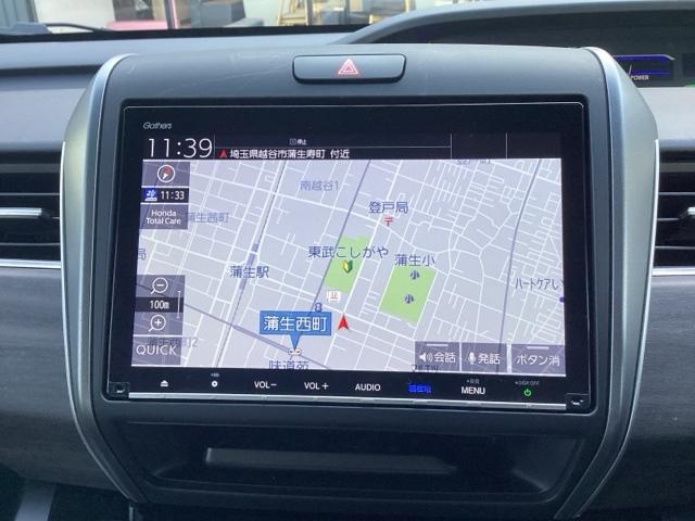 フリードハイブリッド ハイブリッド・Ｇブラックスタイル　禁煙車　純正９インチナビ　後席モニター　ミュージックサーバー　Ｂｌｕｅｔｏｏｔｈ　ＵＳＢ　フルセグ　リアカメラ　ＥＴＣ　シートヒーター　両側電動ドア　ＬＥＤ　純正１５インチアルミホイール　Ｗ電動ドア（5枚目）