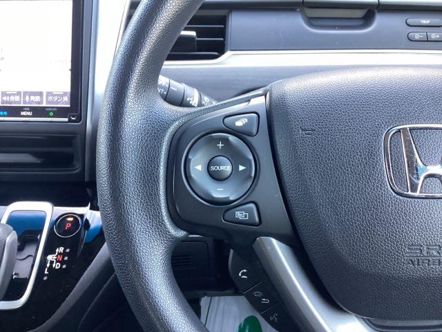 フリードハイブリッド ハイブリッド・Ｇブラックスタイル　禁煙車　純正９インチナビ　後席モニター　ミュージックサーバー　Ｂｌｕｅｔｏｏｔｈ　ＵＳＢ　フルセグ　リアカメラ　ＥＴＣ　シートヒーター　両側電動ドア　ＬＥＤ　純正１５インチアルミホイール　Ｗ電動ドア（15枚目）