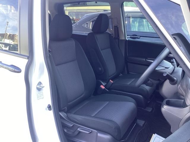 フリードハイブリッド ハイブリッド・Ｇブラックスタイル　禁煙車　純正９インチナビ　後席モニター　ミュージックサーバー　Ｂｌｕｅｔｏｏｔｈ　ＵＳＢ　フルセグ　リアカメラ　ＥＴＣ　シートヒーター　両側電動ドア　ＬＥＤ　純正１５インチアルミホイール　Ｗ電動ドア（21枚目）