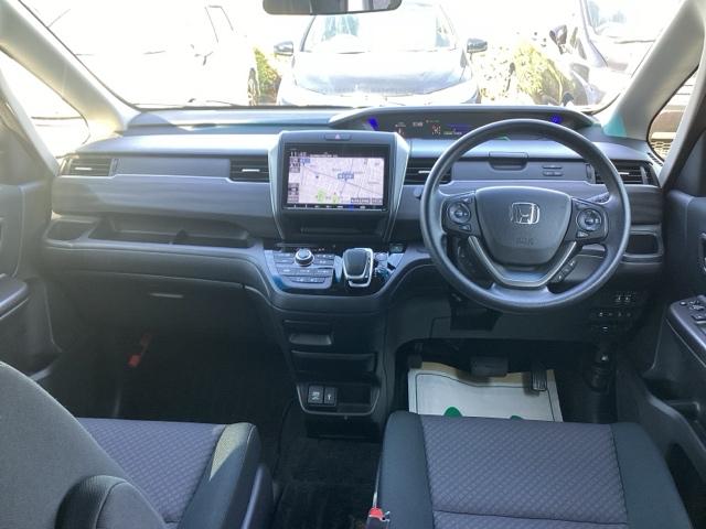 フリードハイブリッド ハイブリッド・Ｇブラックスタイル　禁煙車　純正９インチナビ　後席モニター　ミュージックサーバー　Ｂｌｕｅｔｏｏｔｈ　ＵＳＢ　フルセグ　リアカメラ　ＥＴＣ　シートヒーター　両側電動ドア　ＬＥＤ　純正１５インチアルミホイール　Ｗ電動ドア（29枚目）