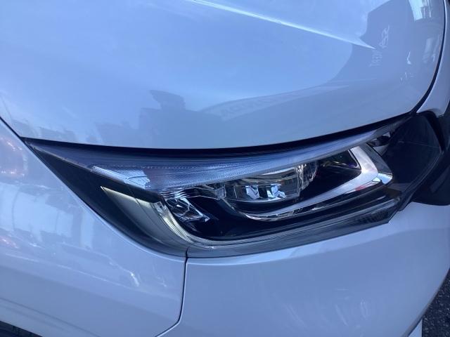 フリードハイブリッド ハイブリッド・Ｇブラックスタイル　禁煙車　純正９インチナビ　後席モニター　ミュージックサーバー　Ｂｌｕｅｔｏｏｔｈ　ＵＳＢ　フルセグ　リアカメラ　ＥＴＣ　シートヒーター　両側電動ドア　ＬＥＤ　純正１５インチアルミホイール　Ｗ電動ドア（30枚目）