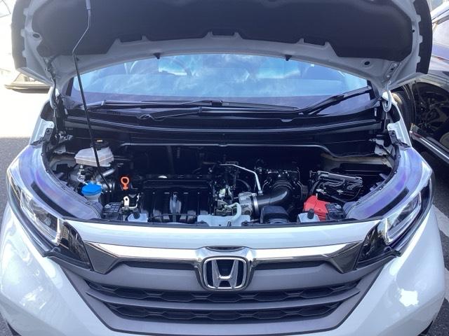 フリードハイブリッド ハイブリッド・Ｇブラックスタイル　禁煙車　純正９インチナビ　後席モニター　ミュージックサーバー　Ｂｌｕｅｔｏｏｔｈ　ＵＳＢ　フルセグ　リアカメラ　ＥＴＣ　シートヒーター　両側電動ドア　ＬＥＤ　純正１５インチアルミホイール　Ｗ電動ドア（32枚目）