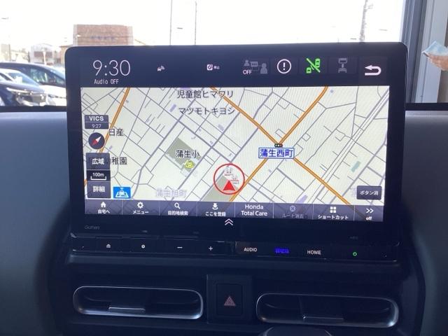 フリード ｅ：ＨＥＶクロスター　禁煙車　元当社試乗車　純正１１．４インチナビ　ミュージックサーバー　Ｂｌｕｅｔｏｏｔｈ　ＵＳＢ　フルセグ　リアカメラ　ＥＴＣ　純正ドラレコ　シートヒーター　両側電動ドア　純正１５インチアルミホイール（6枚目）