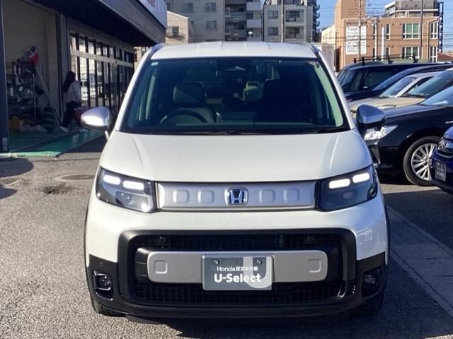 フリード ｅ：ＨＥＶクロスター　禁煙車　元当社試乗車　純正１１．４インチナビ　ミュージックサーバー　Ｂｌｕｅｔｏｏｔｈ　ＵＳＢ　フルセグ　リアカメラ　ＥＴＣ　純正ドラレコ　シートヒーター　両側電動ドア　純正１５インチアルミホイール（7枚目）