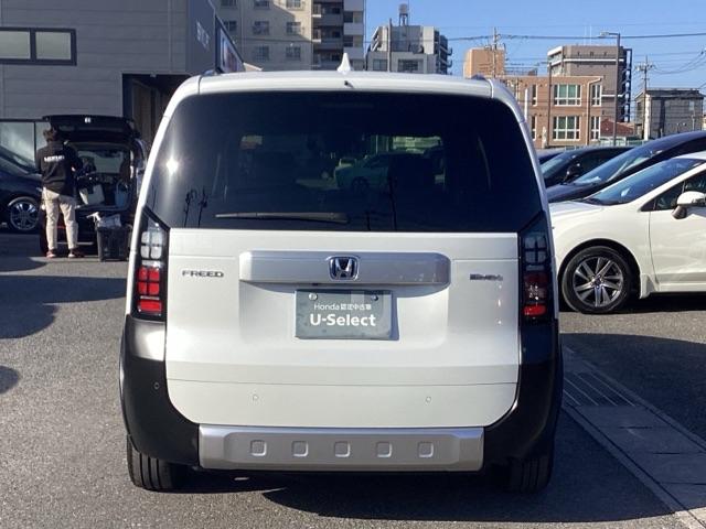 フリード ｅ：ＨＥＶクロスター　禁煙車　元当社試乗車　純正１１．４インチナビ　ミュージックサーバー　Ｂｌｕｅｔｏｏｔｈ　ＵＳＢ　フルセグ　リアカメラ　ＥＴＣ　純正ドラレコ　シートヒーター　両側電動ドア　純正１５インチアルミホイール（9枚目）