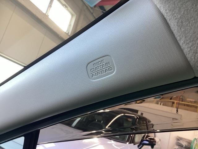 フリード ｅ：ＨＥＶクロスター　禁煙車　元当社試乗車　純正１１．４インチナビ　ミュージックサーバー　Ｂｌｕｅｔｏｏｔｈ　ＵＳＢ　フルセグ　リアカメラ　ＥＴＣ　純正ドラレコ　シートヒーター　両側電動ドア　純正１５インチアルミホイール（20枚目）