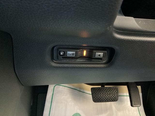 フリード ｅ：ＨＥＶクロスター　禁煙車　元当社試乗車　純正１１．４インチナビ　ミュージックサーバー　Ｂｌｕｅｔｏｏｔｈ　ＵＳＢ　フルセグ　リアカメラ　ＥＴＣ　純正ドラレコ　シートヒーター　両側電動ドア　純正１５インチアルミホイール（22枚目）