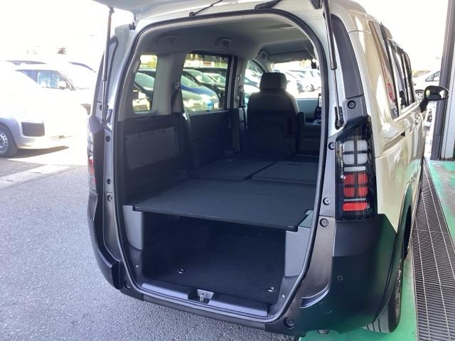 フリード ｅ：ＨＥＶクロスター　禁煙車　元当社試乗車　純正１１．４インチナビ　ミュージックサーバー　Ｂｌｕｅｔｏｏｔｈ　ＵＳＢ　フルセグ　リアカメラ　ＥＴＣ　純正ドラレコ　シートヒーター　両側電動ドア　純正１５インチアルミホイール（28枚目）