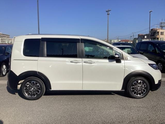 フリード ｅ：ＨＥＶクロスター　禁煙車　元当社試乗車　純正１１．４インチナビ　ミュージックサーバー　Ｂｌｕｅｔｏｏｔｈ　ＵＳＢ　フルセグ　リアカメラ　ＥＴＣ　純正ドラレコ　シートヒーター　両側電動ドア　純正１５インチアルミホイール（34枚目）