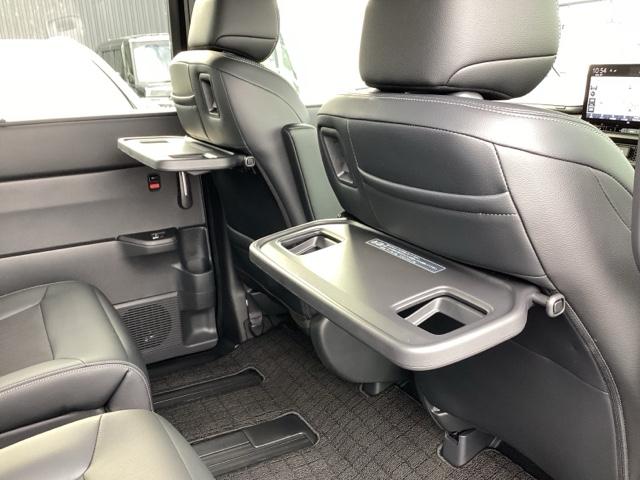 ステップワゴン ｅ：ＨＥＶスパーダ　禁煙車　当社元試乗車　ホンダセンシング　１１．４インチナビ　ミュージックサーバー　Ｂｌｕｅｔｏｏｔｈ　ＵＳＢ　フルセグ　リアカメラ　ＥＴＣ　純正ドラレコ　シートヒーター　パワーテルゲート　両側電動ドア（31枚目）