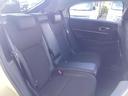 リアシートの足元広々！ゆったり空間で楽チンです。　ロングドライブも快適です。